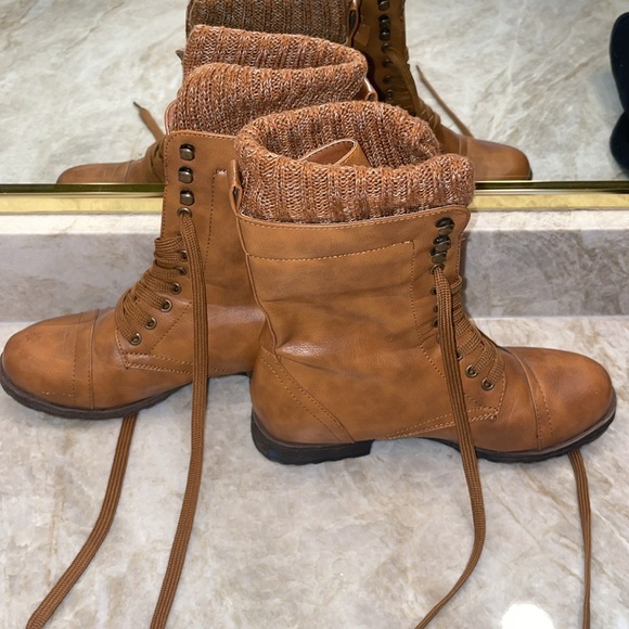 BROWN COMBAT BOOT! Size: 5.5! In almost perfect condition! - Picture 7 of 14